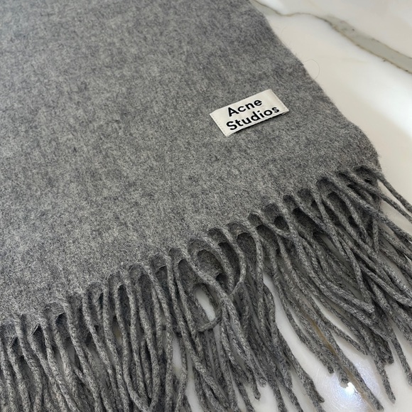 Acne Studios Cashmere Gray Shawl/Scart—GORGEOUS!!Like New Condition!! Warm!